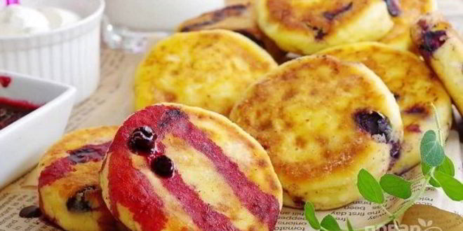Рецепт сырников с ягодами