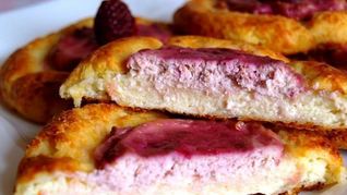 Рецепт Сырников в духовке с ягодной начинкой