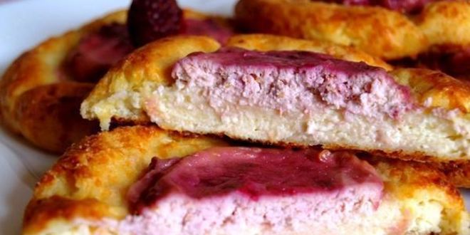 Рецепт Сырников в духовке с ягодной начинкой