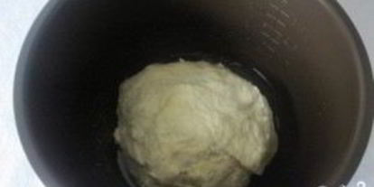 Шаг 1: дрожевого теста в мультиварке