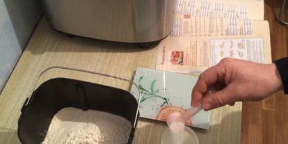 Шаг 1: дрожжевого теста для пирогов в хлебопечке