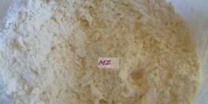 Шаг 1: дрожжевого теста с заморозкой