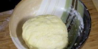 Шаг 2: теста для пирогов на кефире без дрожжей