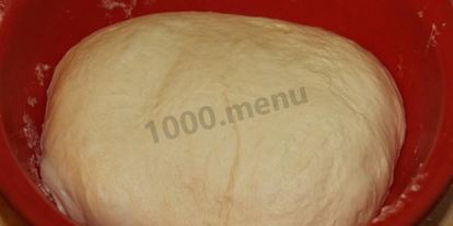 Шаг 1: тонкого теста и соус для итальянской пиццы