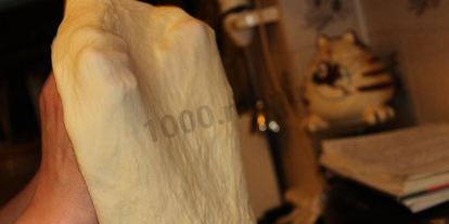 Шаг 3: тонкого теста и соус для итальянской пиццы