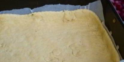 Шаг 2: творожного теста для пирога с вишней