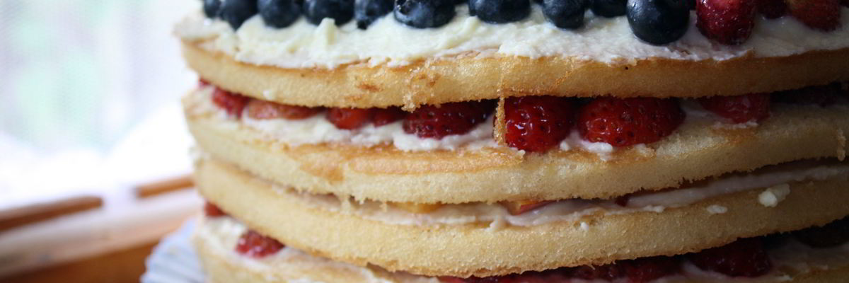 Рецепт Фруктово-ягодого торт с кремом из маскарпоне