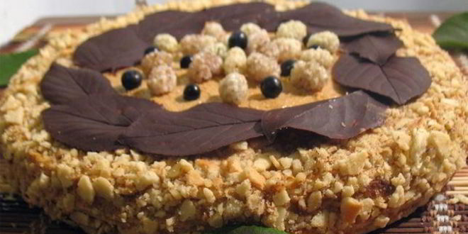 Рецепт медовика под яблочно-карамельной вуалью