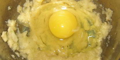 Шаг 12: медовика под яблочно-карамельной вуалью