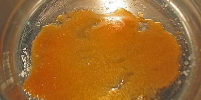 Шаг 13: медовика под яблочно-карамельной вуалью