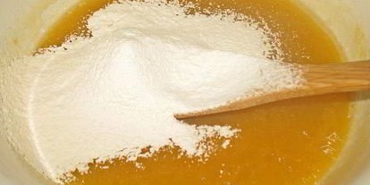 Шаг 5: медовика под яблочно-карамельной вуалью