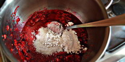 Шаг 8: миндального торта с малиной