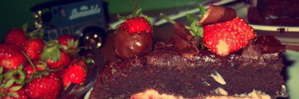 Рецепт Шоколадна-клубничного торт Сон в летнюю ночь