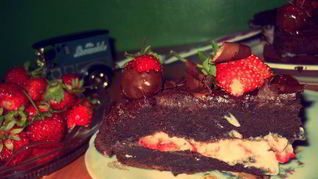 Рецепт Шоколадна-клубничного торт Сон в летнюю ночь