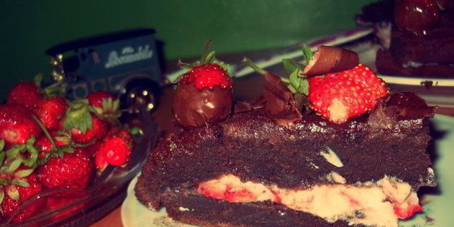 Рецепт шоколадна-клубничного торт сон в летнюю ночь