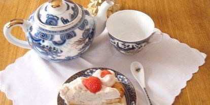 Шаг 5: слоеного кремового торта с клубничным джемом