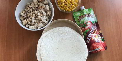 Шаг 2: тортилий под сырной шапочкой