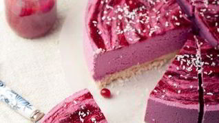 Рецепт Вегетарианского брусничного торта без выпечки