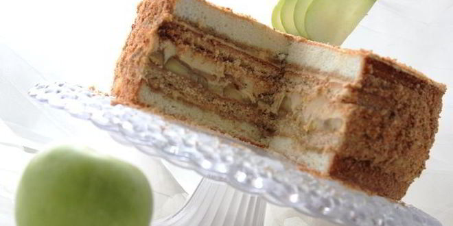 Рецепт Яблочного торта с карамельным баварским муссом с корицей