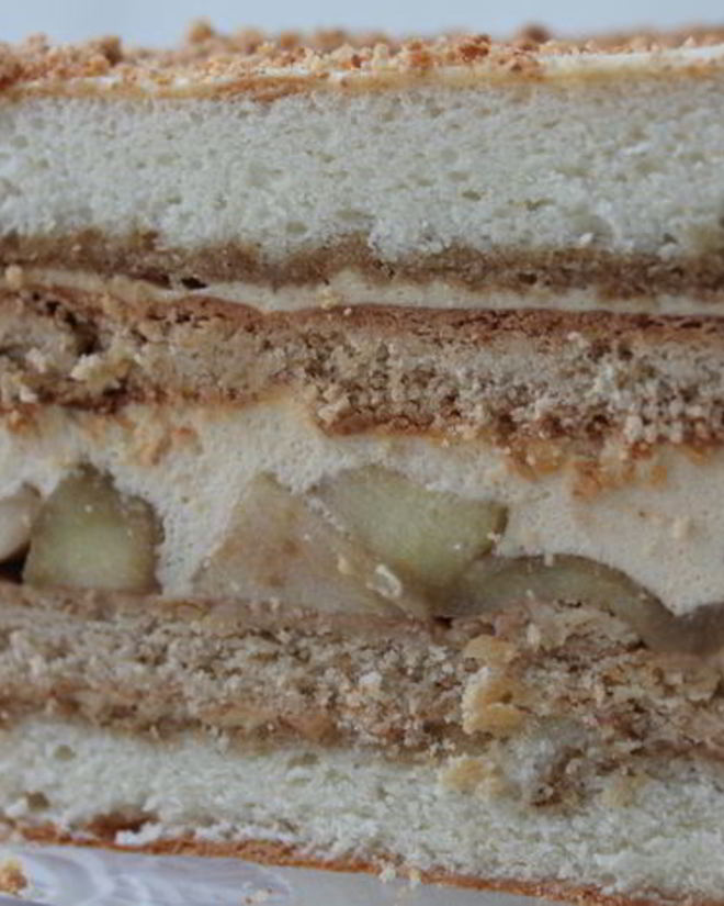 Рецепт яблочного торта с карамельным баварским муссом с корицей