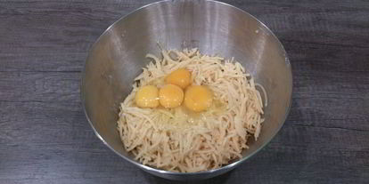 Шаг 2: картофельных вафель с зеленью