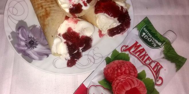 Рецепт Вафельных трубочек с мороженым и малиновым джемом