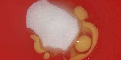 Шаг 1: вафельных трубочек с мороженым и малиновым джемом