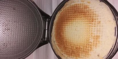 Шаг 6: вафельных трубочек с мороженым и малиновым джемом