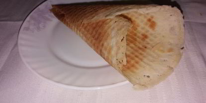 Шаг 7: вафельных трубочек с мороженым и малиновым джемом