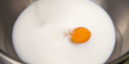 Шаг 1: вафли с беконом, творогом и медом