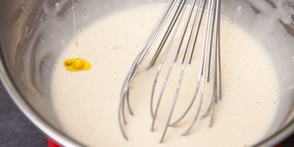 Шаг 4: вафли с беконом, творогом и медом