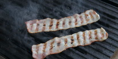 Шаг 6: вафли с беконом, творогом и медом