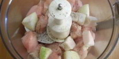 Шаг 2: вафель с фаршем в кляре