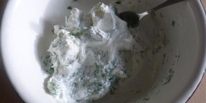 Шаг 3: вафель со шпинатом, сыром и семгой