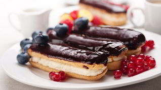 Рецепт Домашних эклеров с кремом в шоколадной глазури