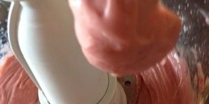 Шаг 4: клубничных профитролей с творожно-базиликовым кремом