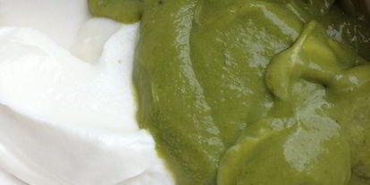 Шаг 9: клубничных профитролей с творожно-базиликовым кремом