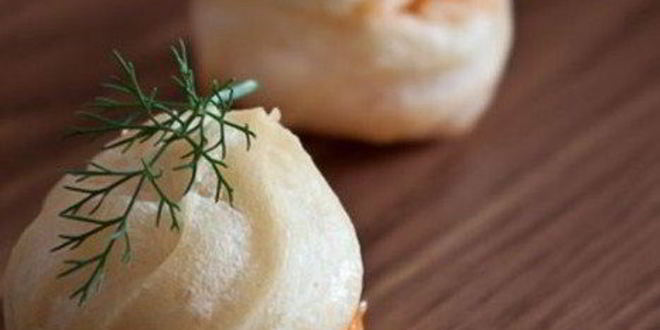 Рецепт профитролей с красной икрой и сливочным маслом