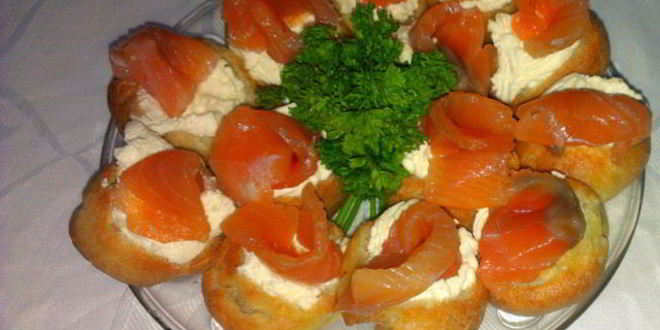 Рецепт профитролей с лососем