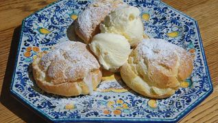 Рецепт Профитролей с ванильным кремом и мороженым