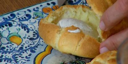 Шаг 8: профитролей с ванильным кремом и мороженым