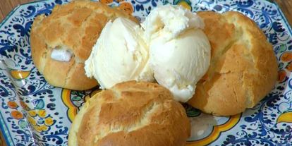 Шаг 9: профитролей с ванильным кремом и мороженым