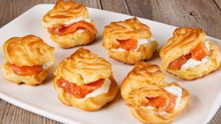 Рецепт Профитролей со сливочно-лососевым кремом