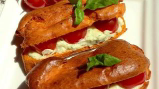 Рецепт Закусочных томатных эклеров с кремом из моцареллы