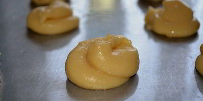 Шаг 3: заварных пирожных эклеров с клубничным сиропом