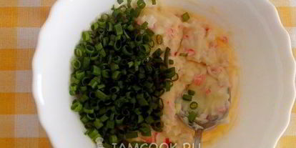 Шаг 8: закусочных слоек с крабовым мясом, сливочным сыром и зеленью