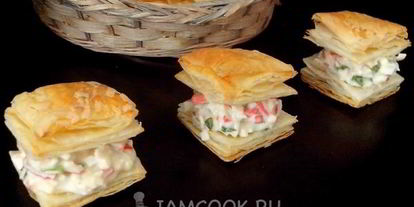 Шаг 10: закусочных слоек с крабовым мясом, сливочным сыром и зеленью