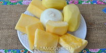 Шаг 2: картофельной запеканки с кабачком и сосисками