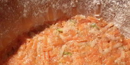 Шаг 3: творожно-морковной запеканки с черносливом