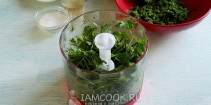 Шаг 4: аджики из петрушки